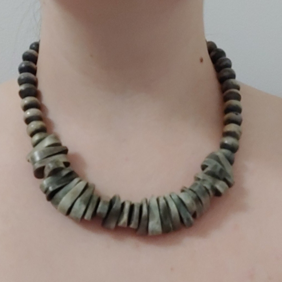 Stone beaded necklace - Picture 4 of 4